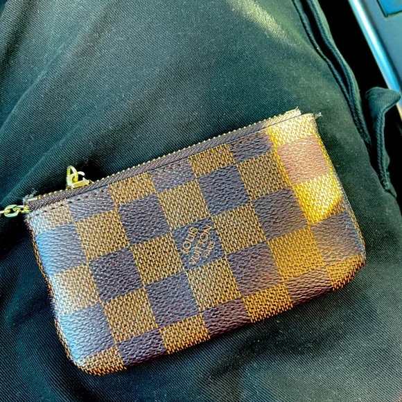 Louis Vuitton coin purse. - Picture 1 of 5